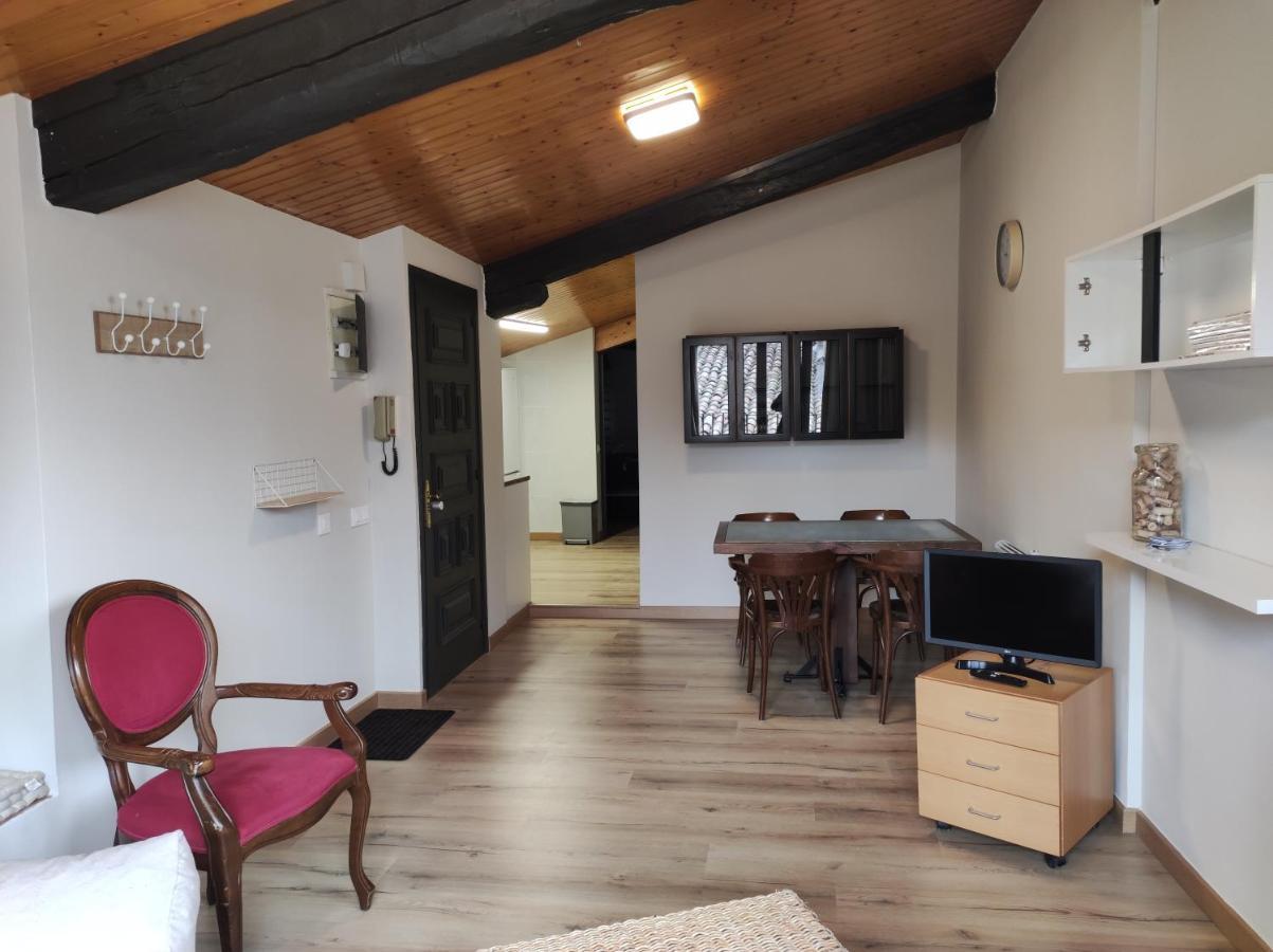 Apt 3 Atic Acollidor Al Centre De Vic - Aptgarbi מראה חיצוני תמונה